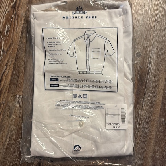 Stafford Wrinkle Free Short Sleeve Shirt (NWT) - Picture 2 of 3